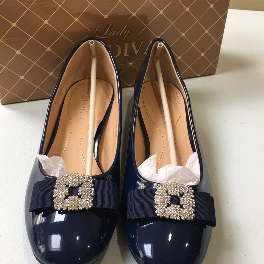 Lady Godiva Juliet women’s faux patent pumps